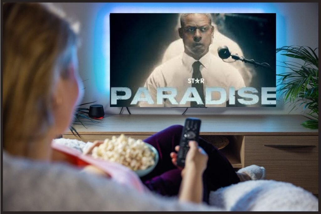 Paradise nos leva a uma realidade paralela — um universo alternativo — que não segue os acontecimentos históricos que conhecemos. Nesse mundo, a sociedade é marcada por desconfiança, controle governamental extremo e ameaças invisíveis, formando, assim, um cenário distópico.
Ou seja, é um futuro sombrio e opressor, onde instituições estão corrompidas, a tecnologia é usada para fins suspeitos e as liberdades individuais parecem estar por um fio. É nesse ambiente tenso que o ex-presidente dos Estados Unidos, Xavier Kane, é brutalmente assassinado, dando início a uma trama cheia de mistérios, conspirações e revelações surpreendentes