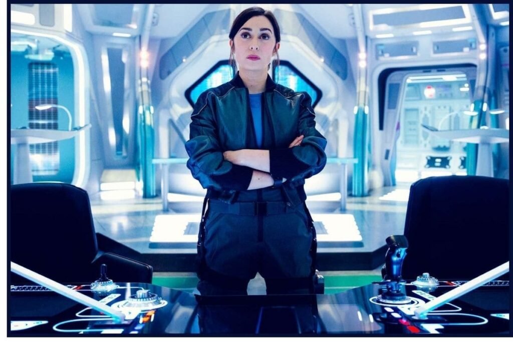 ao colocar a tecnologia em primeiro plano, não como vilã, mas como catalisadora de comportamentos humanos, Black Mirror nos força a encarar nossos próprios limites morais, nossos vícios contemporâneos e a fragilidade das instituições em tempos de constante inovação.
